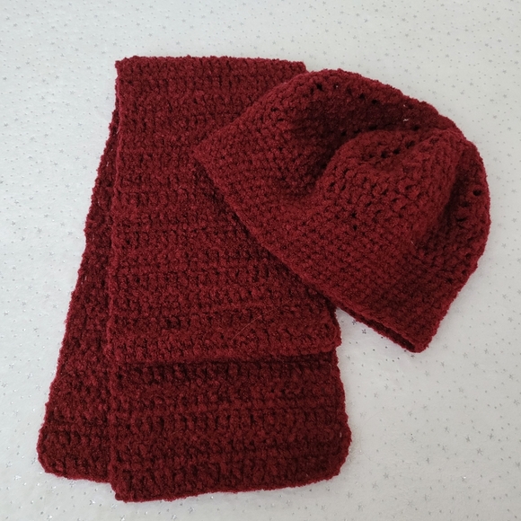 Handmade Crochet elegant Beret and Scarf set. - Picture 6 of 8